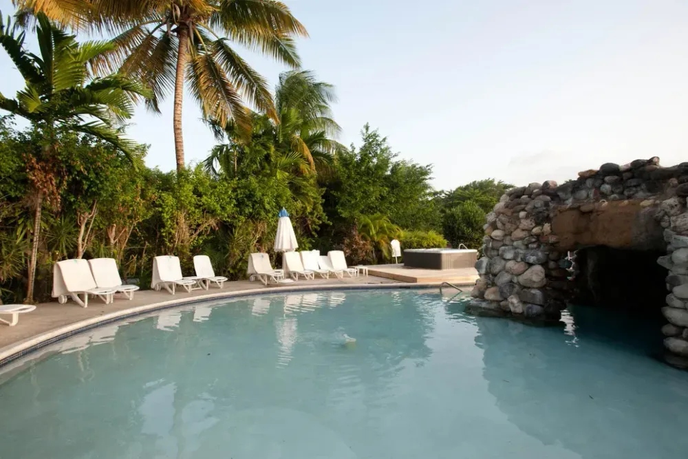 Couples Sans Souci Oyster Hotel Photos